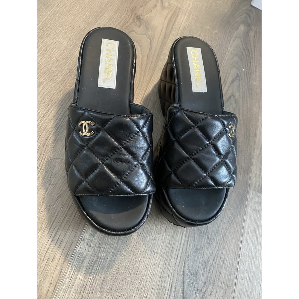 Chanel Leather Slides Interlocking CC Logo Women's Size 37 Black